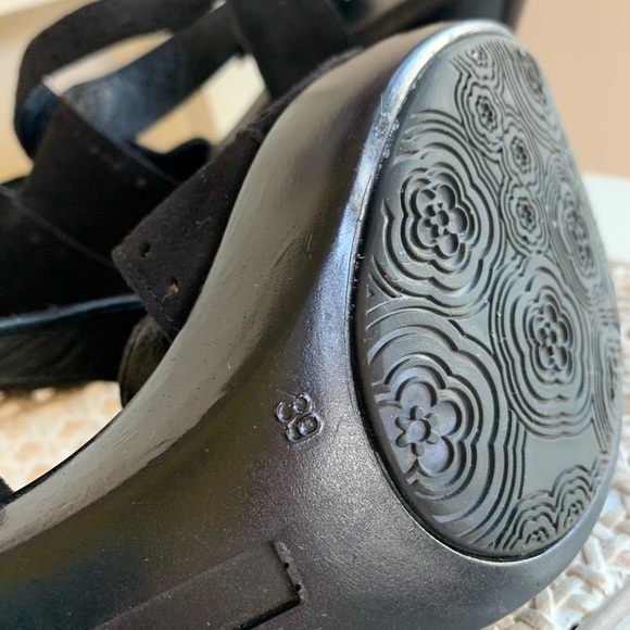 CORDANI HEELS, BLACK SUEDE, ITALIAN MADE, SIZE 39 - Picture 5 of 10